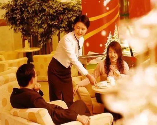餐飲服務中的26個尷尬場景, 優秀服務員一句話化解!