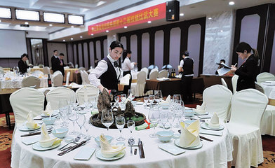 我省基層工會(huì)競(jìng)相"秋點(diǎn)兵" 上萬場(chǎng)比武展技能秀風(fēng)采